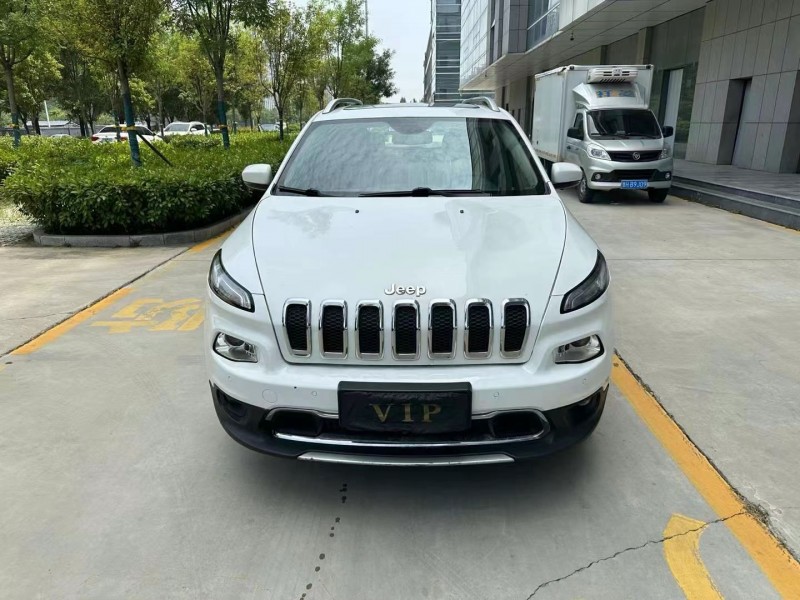 济宁17年Jeep自由光1