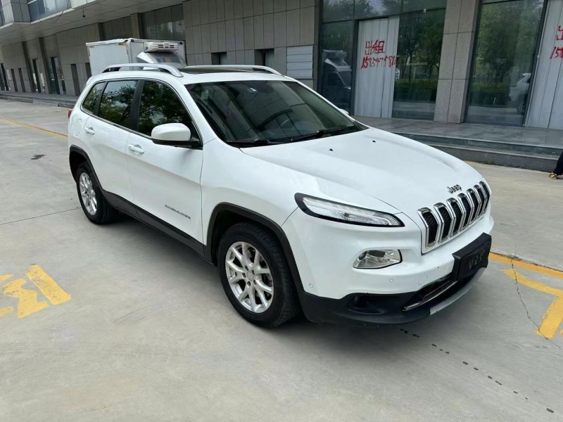 济宁17年Jeep自由光3