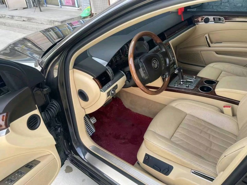 保定11年大众辉腾4