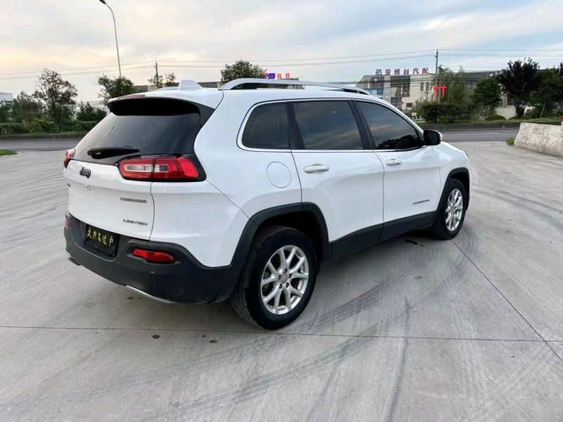 徐州19年Jeep自由光8