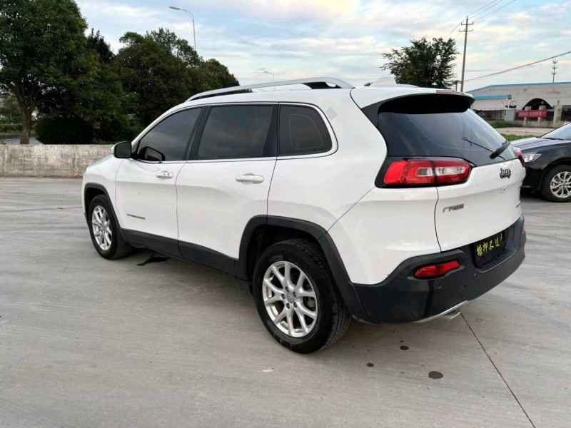 徐州19年Jeep自由光9