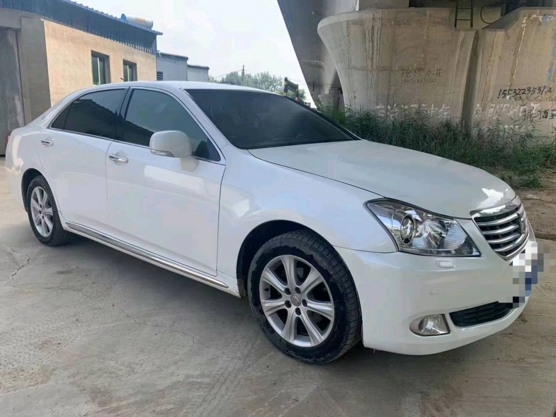 保定10年丰田皇冠2