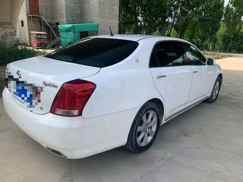 保定10年丰田皇冠5