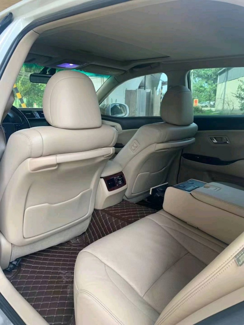 保定10年丰田皇冠7