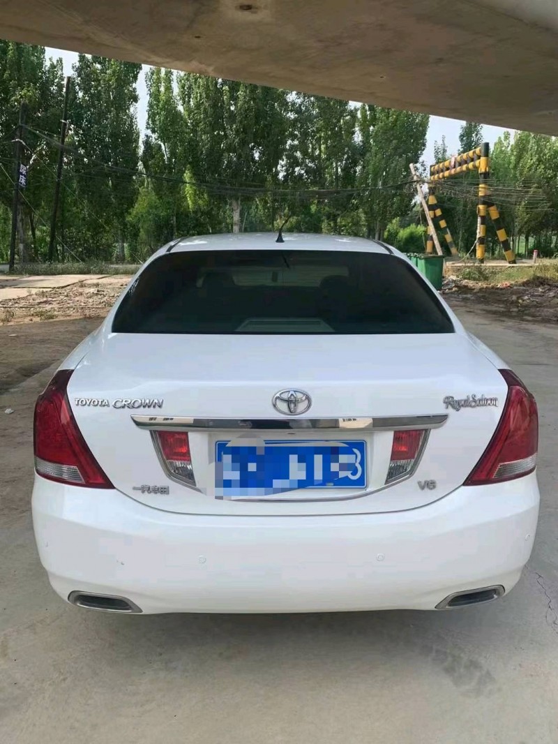 保定10年丰田皇冠9