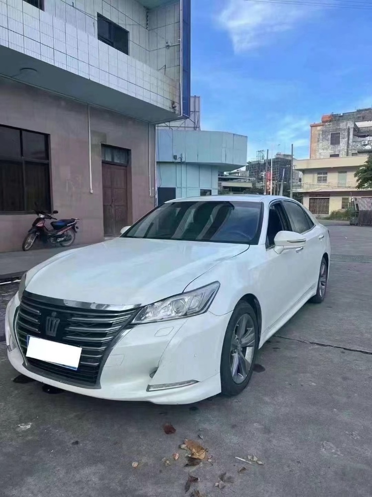深圳15年丰田皇冠2