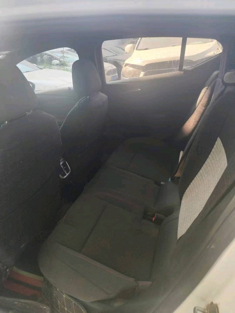 保定17年别克威朗6