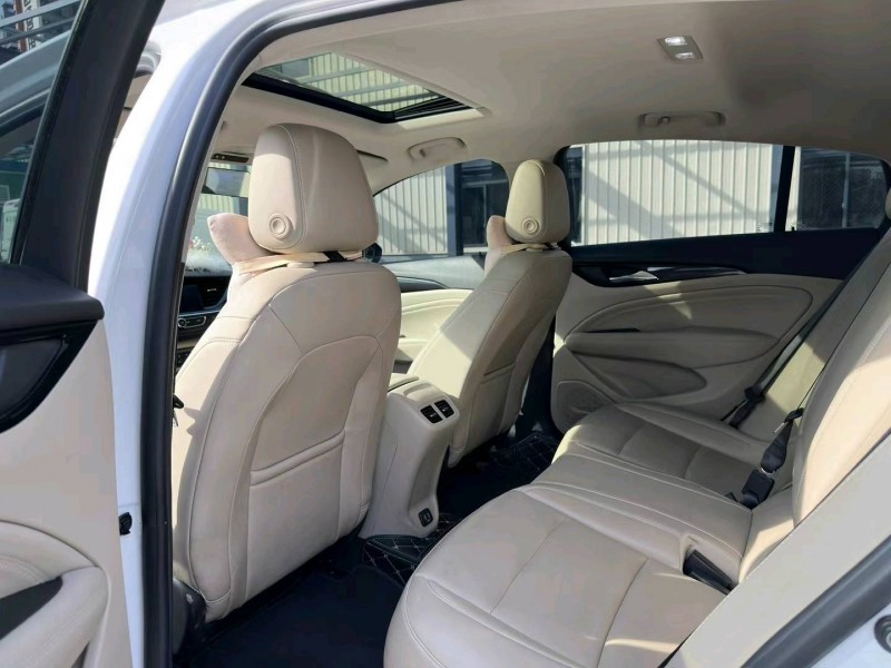 中山21年别克君越8