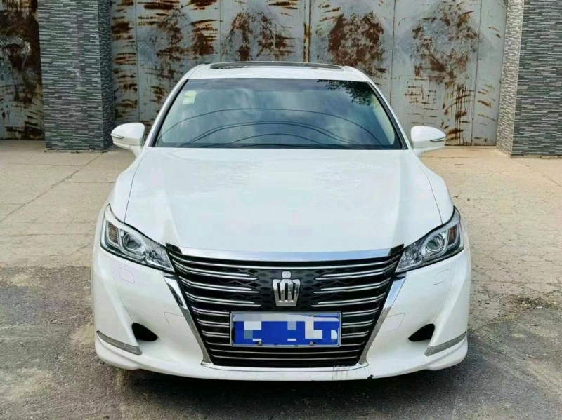 潍坊17年丰田皇冠1