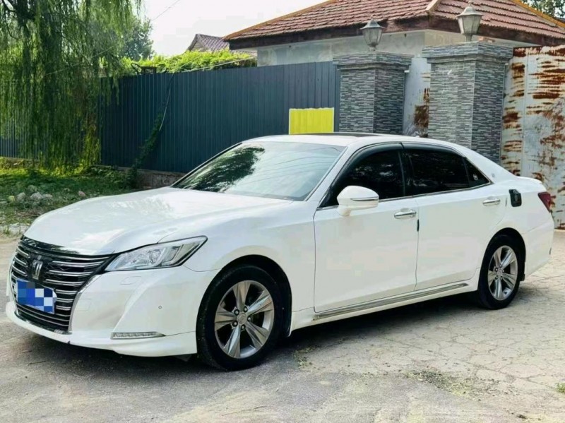 潍坊17年丰田皇冠2