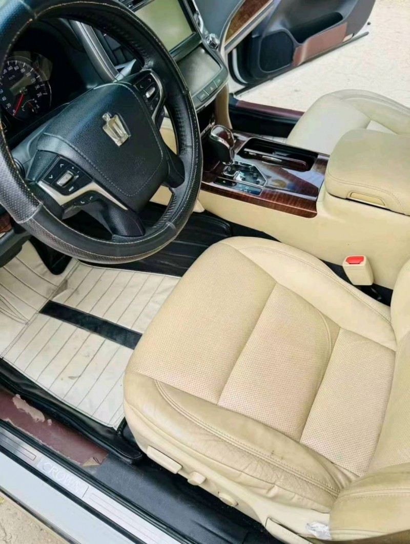 潍坊17年丰田皇冠6