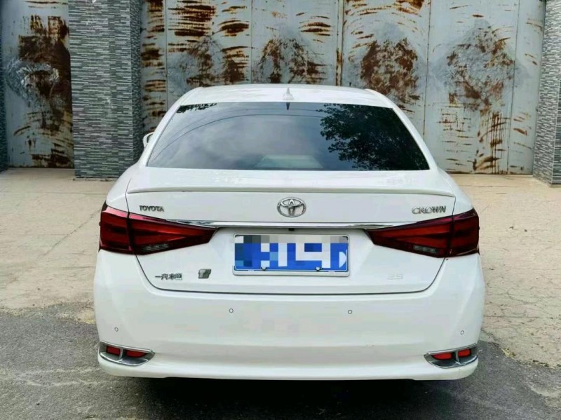 潍坊17年丰田皇冠9