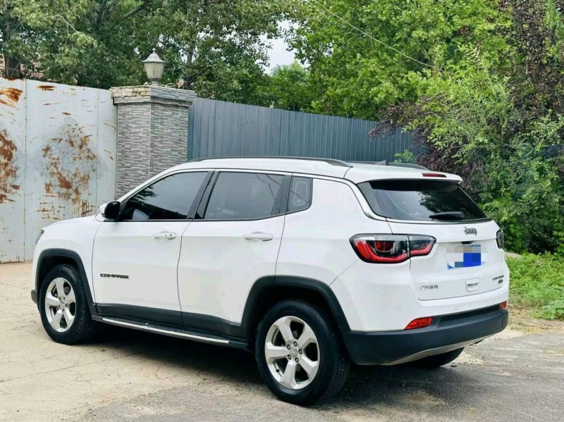 济宁17年Jeep指南者7