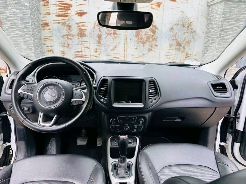 济宁17年Jeep指南者8