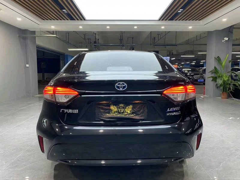 成都21年丰田雷凌8