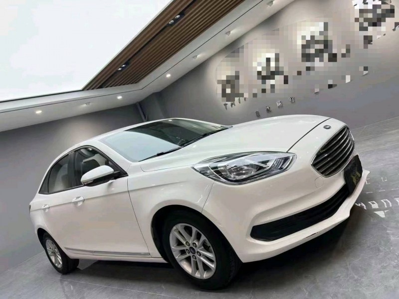 成都19年福特福睿斯3