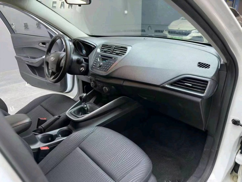 成都19年福特福睿斯7