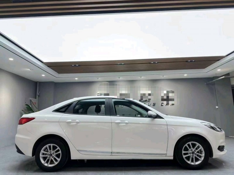 成都19年福特福睿斯8