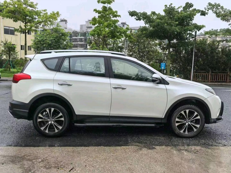 广州15年丰田RAV44