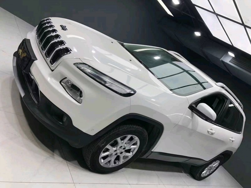 成都17年Jeep自由光2