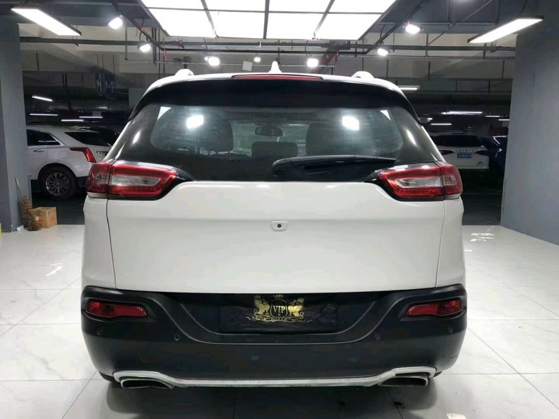 成都17年Jeep自由光7