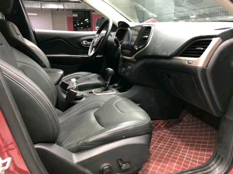 成都17年Jeep自由光9