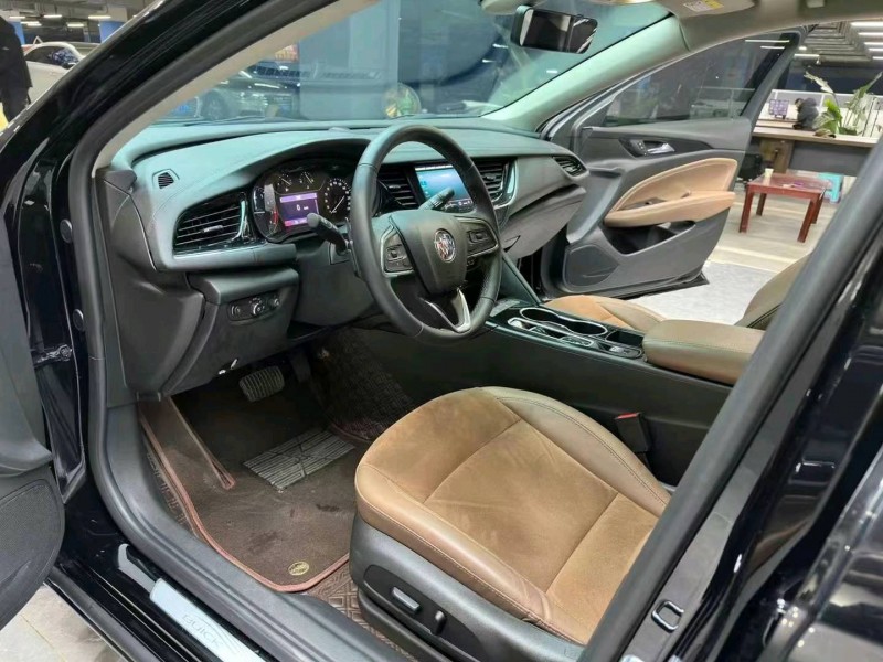 成都23年别克君威5