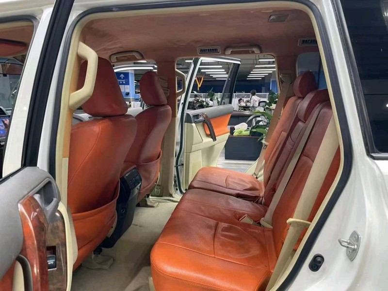 成都16年丰田普拉多4