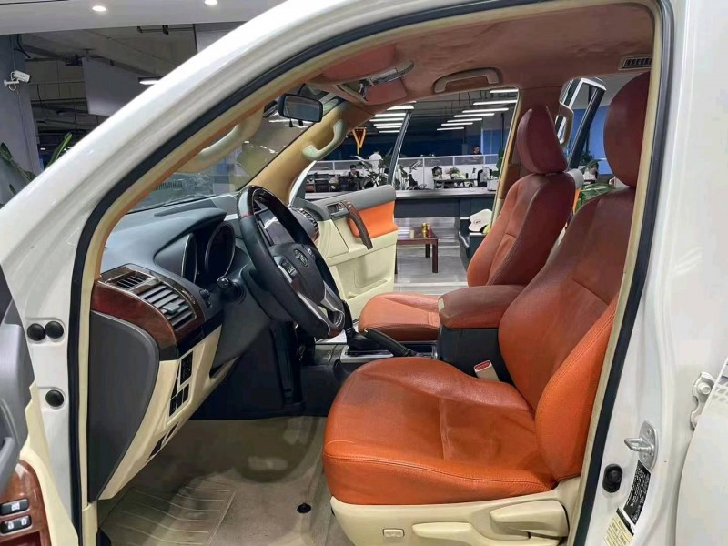 成都16年丰田普拉多5