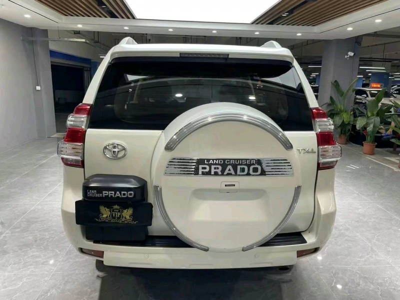 成都16年丰田普拉多9