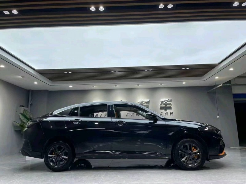 成都23年东风奕炫8