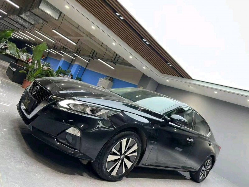 成都22年日产天籁3