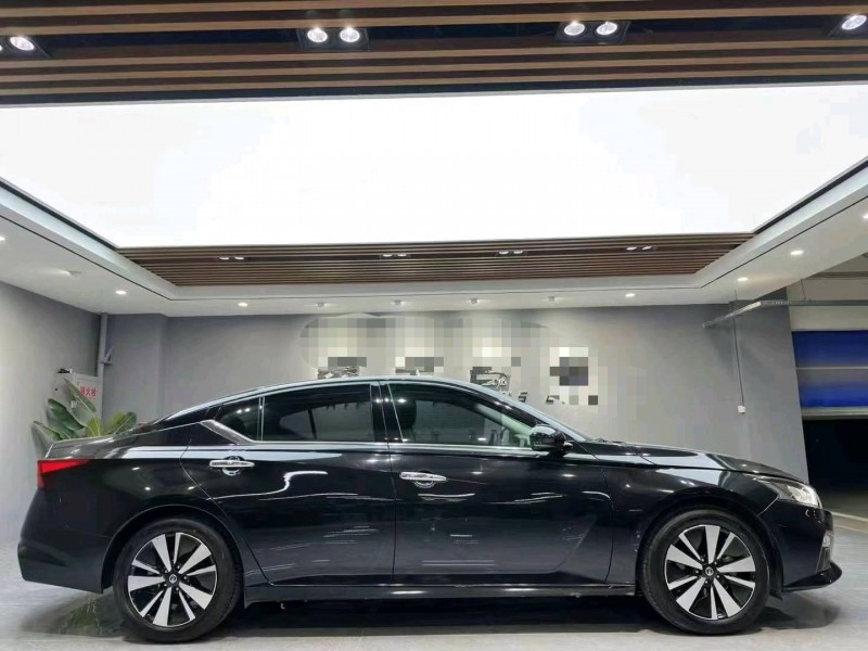 成都22年日产天籁8