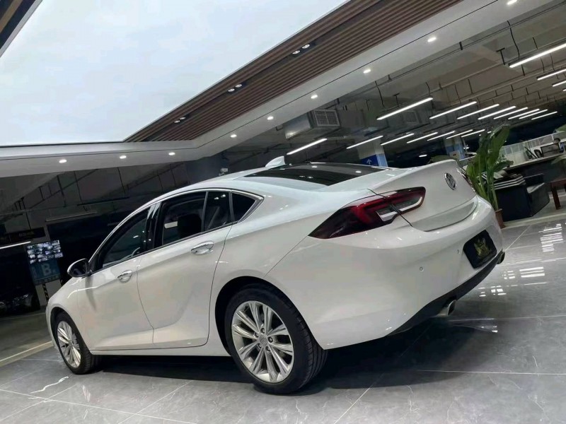 成都23年别克君威7