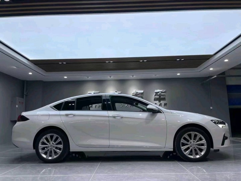 成都23年别克君威8