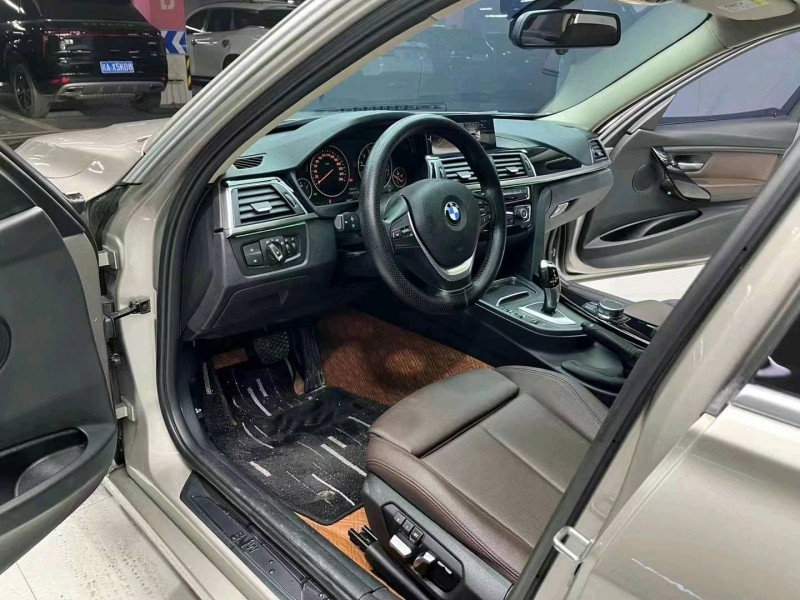 成都19年宝马3系5