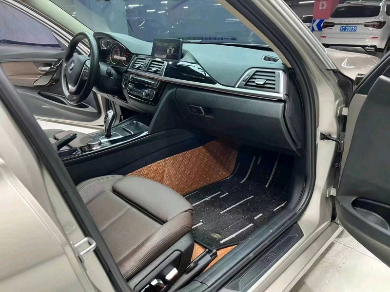 成都19年宝马3系9