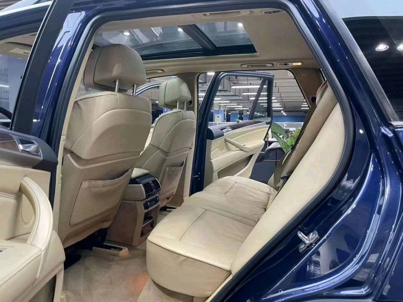 成都11年宝马X56