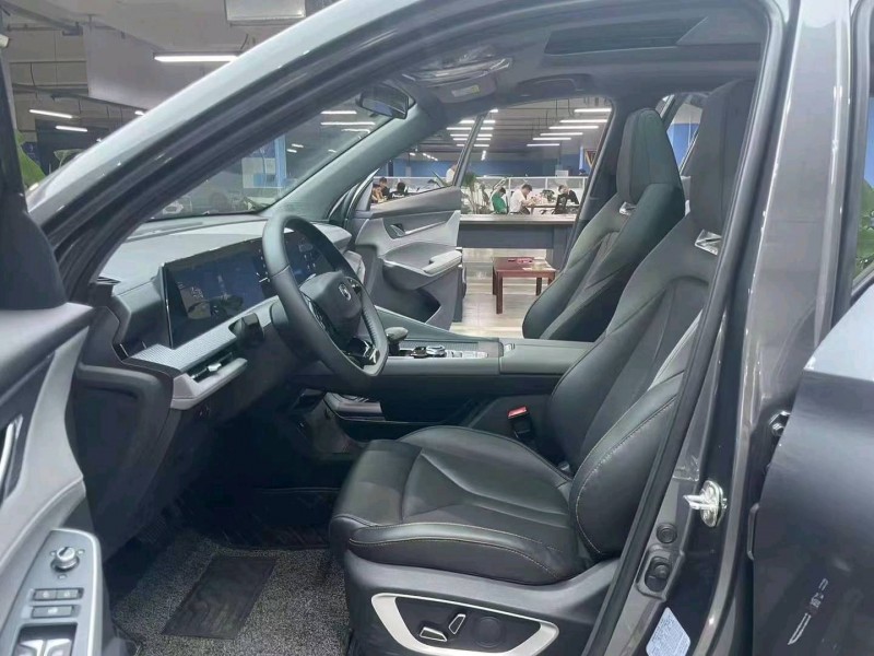 成都23年长安汽车CS755