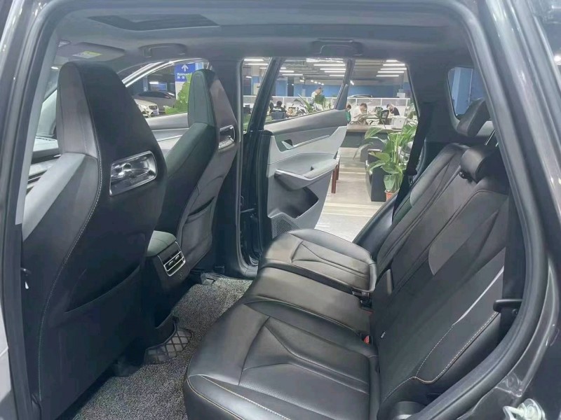 成都23年长安汽车CS756