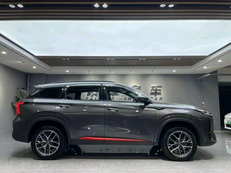 成都23年长安汽车CS757