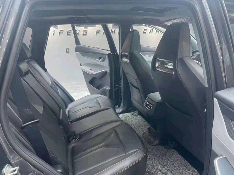 成都23年长安汽车CS758