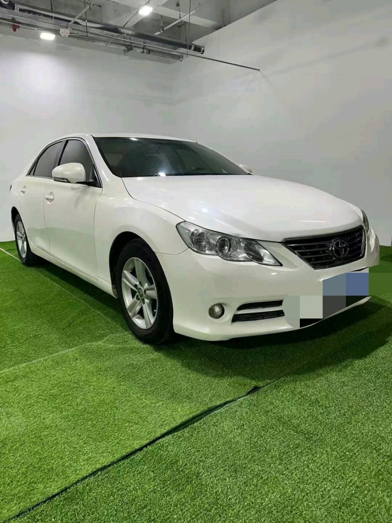 保定12年丰田锐志2