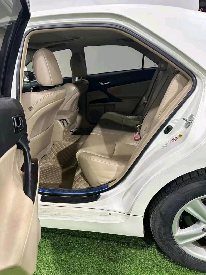 保定12年丰田锐志7