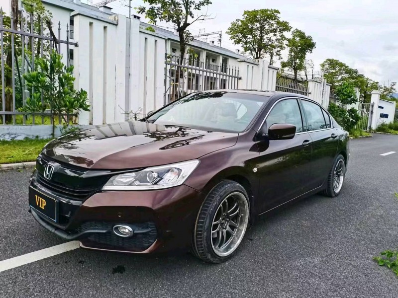 东莞17年本田雅阁2