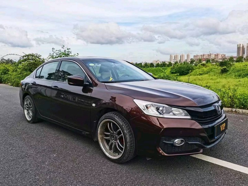 东莞17年本田雅阁3