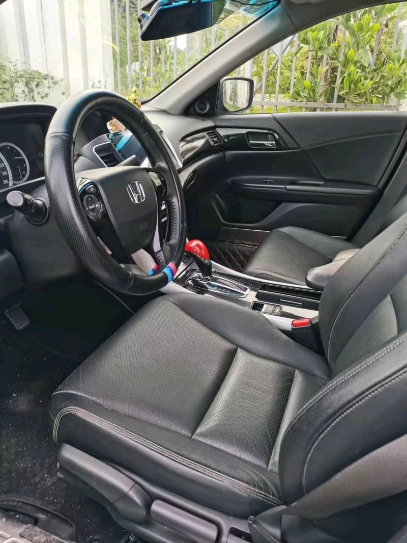 东莞17年本田雅阁4