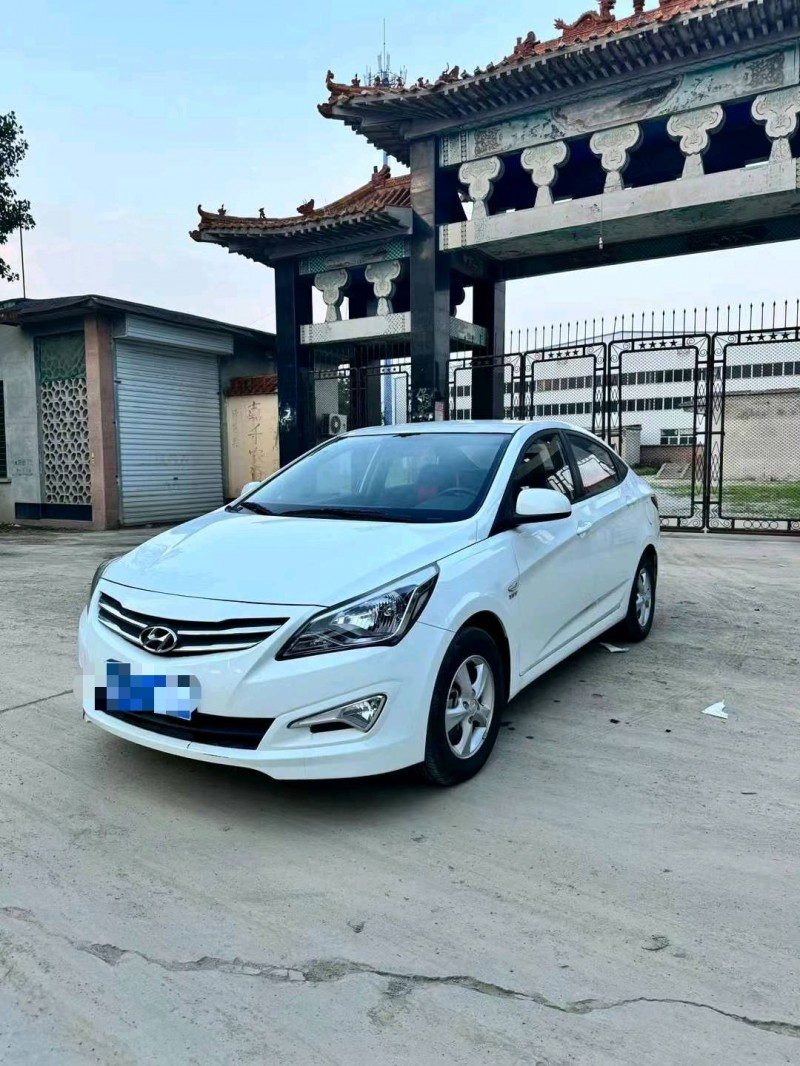 保定16年现代瑞纳3