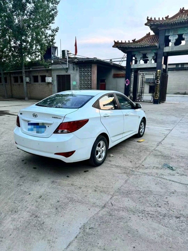 保定16年现代瑞纳4