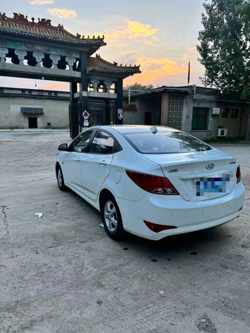 保定16年现代瑞纳8